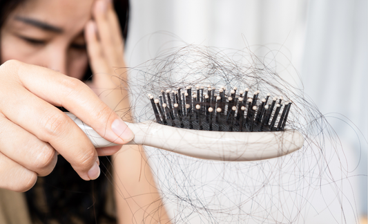 Why is my hair falling out? Understand the problem and the solution in this 1 min read